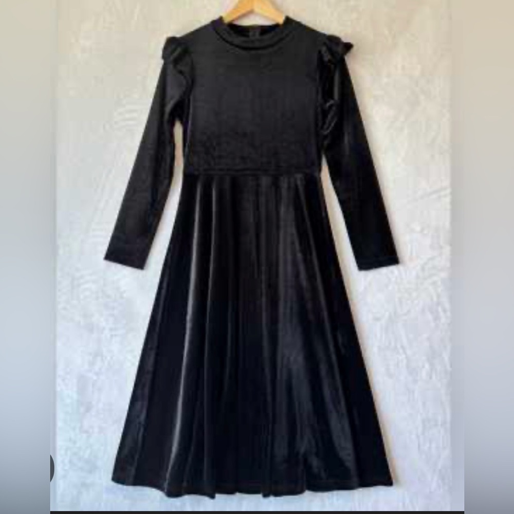 Black Long Sleeve Velvet Dress- ruffle shoulder detail 🖤plus size